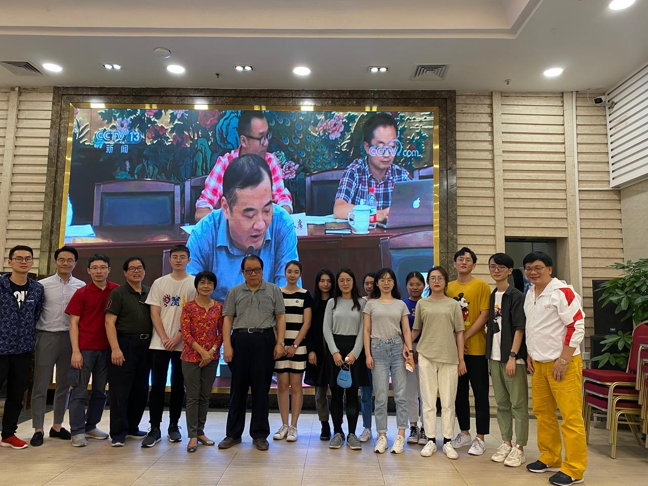 20191103_澳大校友會成員與參加訪問之學生合照
